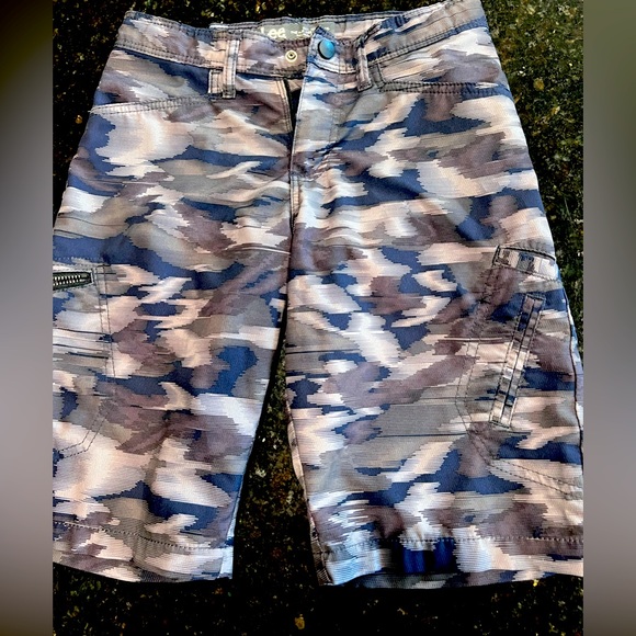 Lee Boys size 12R hybrid cargo shorts blue camo design Like New condition - Picture 1 of 2